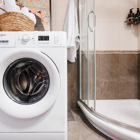 Big Company 3min To Republic Square Renovated