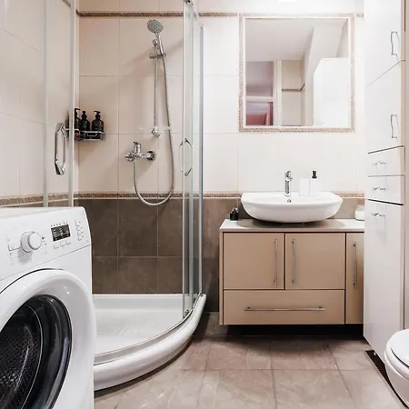 Big Company 3min To Republic Square Renovated Daire *