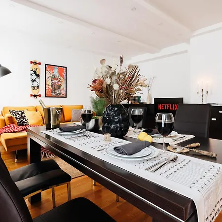 Big Company 3min To Republic Square Renovated