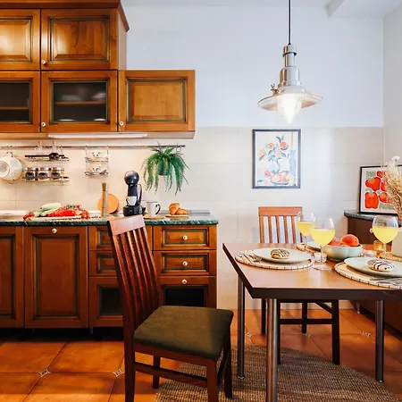 Big Company 3min To Republic Square Renovated Apartman