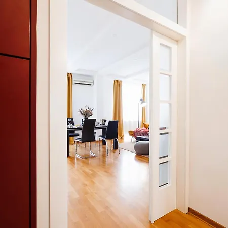 Big Company 3min To Republic Square Renovated Daire *